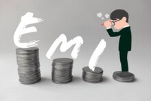 लोन घेणाऱ्यांनो सावधान! RBI बदलणार EMI संबंधित 'हा' नियम