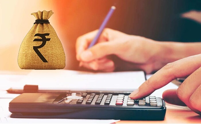 SBI च्या वेबसाइटवर दिलेल्या माहितीनुसार, EMI किंवा हप्त्याची रक्कम एका महिन्यात भरणे मिस झाल्यास, EMI रकमेसह वार्षिक 2% दराने पेनल्टीवर व्याज आकारले जाईल.
