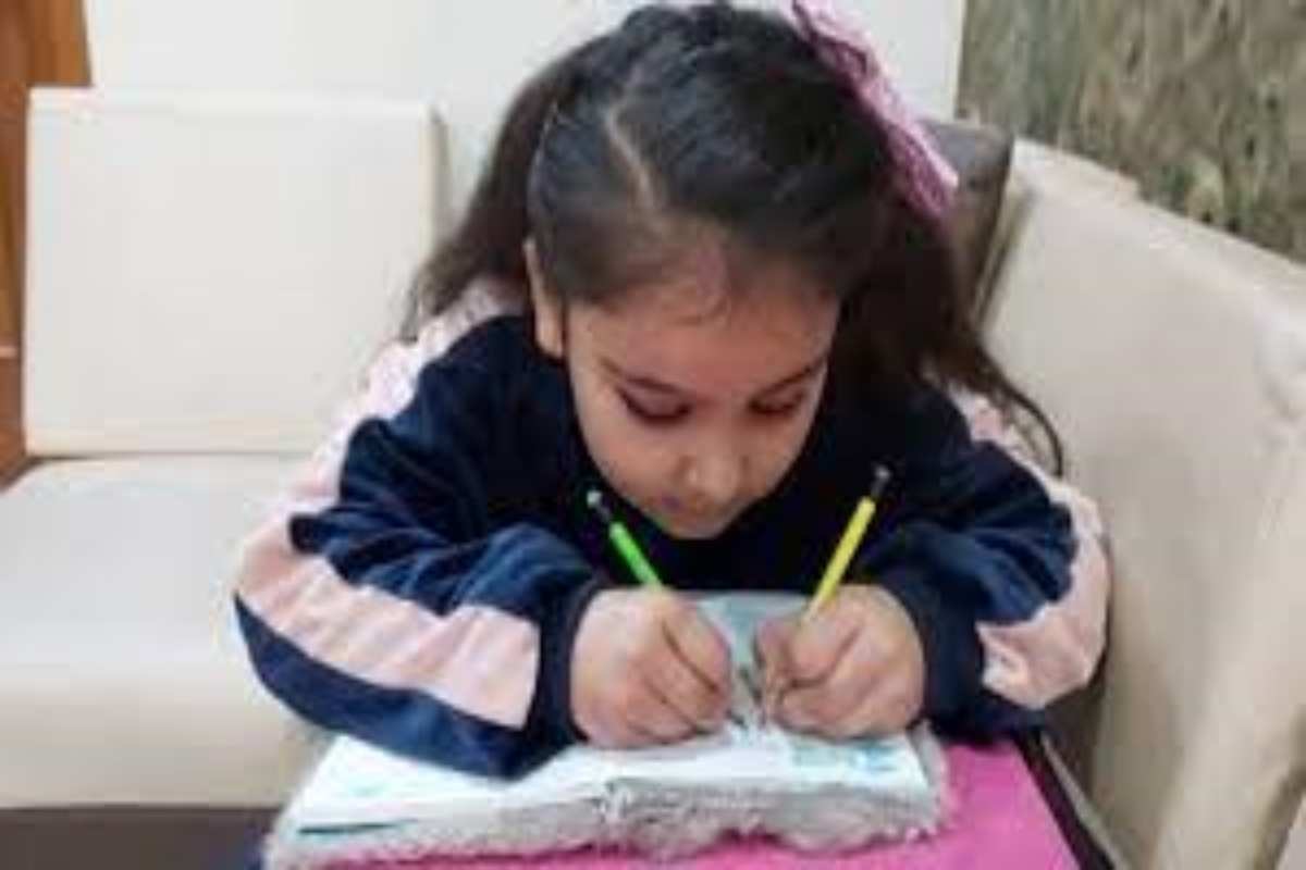 Wonder Girl : 4 वर्षांच्या मुलीची कमाल! फक्त 3 मिनिटांमध्ये करते अनेकांना न जमणारी गोष्ट