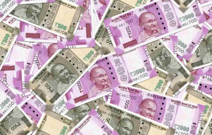 तुम्ही कोणत्याही फंडात गुंतवणूक करण्याचा विचार करत असाल तर त्या फंडाची माहिती घ्यावी. तसेच, म्युच्युअल फंडांची तुलना देखील केली पाहिजे. रिस्क आणि रिटर्नच्या आधारावर तुम्ही कोणत्याही फंडात तुमच्या गुंतवणुकीची योजना करू शकता.