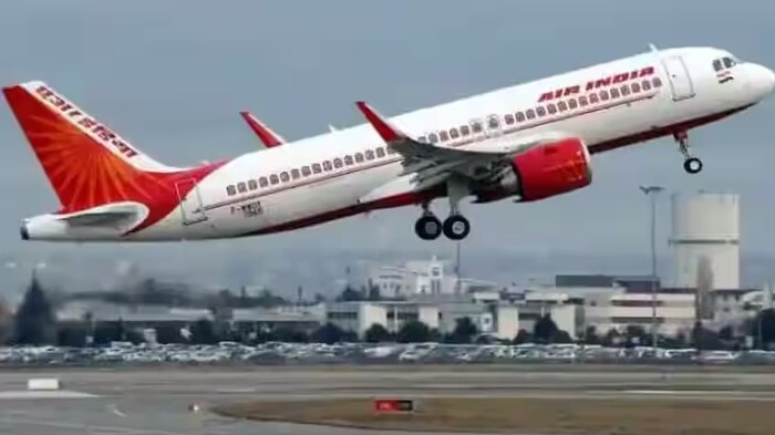 अयोग्य वर्तन 3 श्रेणींमध्ये ठेवले आहे. स्तर 1 शाब्दिक गैरवर्तनामुळे तीन महिन्यांपर्यंत बंदी येऊ शकते. शारीरिकदृष्ट्या अयोग्य वर्तन दुसऱ्या श्रेणीत ठेवण्यात आले आहे. या श्रेणीत दोषी आढळलेल्या प्रवाशाला 6 महिन्यांपर्यंत बंदी घातली जाऊ शकते. तिसरी श्रेणी म्हणजे जीवेमारण्याच्या धमकीविषयी आहे. यातील दोषींना किमान दोन वर्षांसाठी नो-फ्लाय लिस्टमध्ये टाकले जाऊ शकते.
