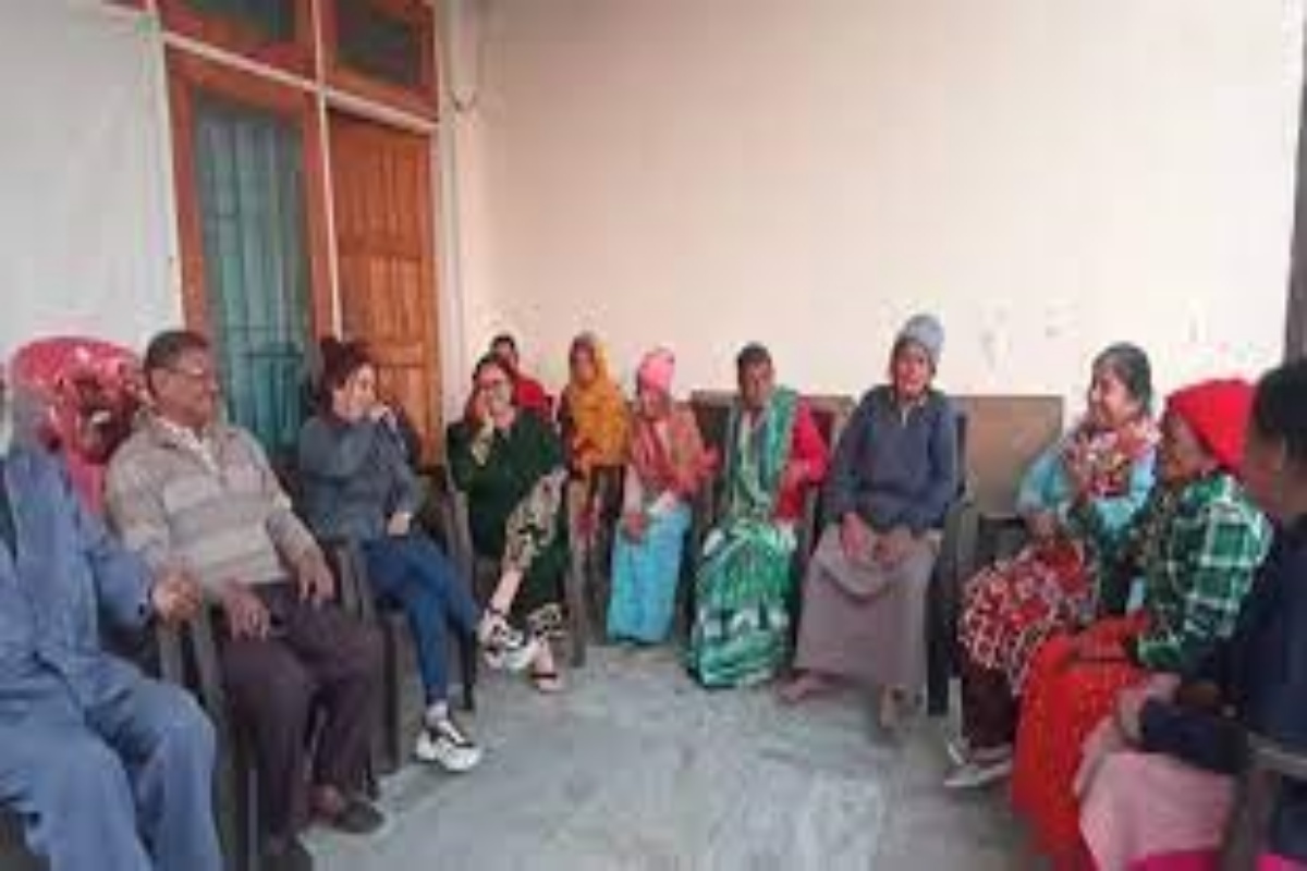 एकाकी राहणाऱ्या ज्येष्ठांना आधार देणारी हक्काची जागा, काम पाहून कराल सलाम