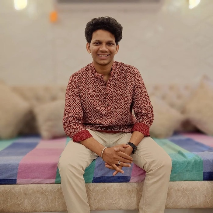  दरम्यान 'चला हवा येऊ द्या' फेम स्नेहल शिदमने या लग्नातील आपला एक रोमँटिक फोटो शेअर केला आहे. 