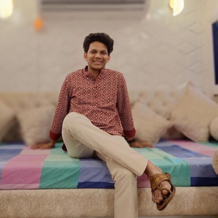  स्नेहलबाबत सांगायचं तर आम्ही कॉलेजपासूनचे चांगले मित्र आहोत. आम्ही अनेक दिवसांनी भेटल्यानंतर फोटो क्लिक करण्याची संधी सोडत नाही. 