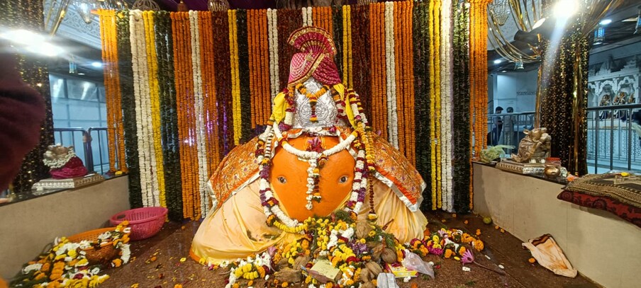 टेकडी गणेश : नागपूरातील सीताबर्डीच्या टेकडीवर वसलेले प्राचीन गणेश टेकडी मंदिर म्हणजे तमाम नागपूरकरांचे आराध्य दैवत असून विदर्भातील अष्टविनायक पैकी एक प्रमुख स्थान आहे. 