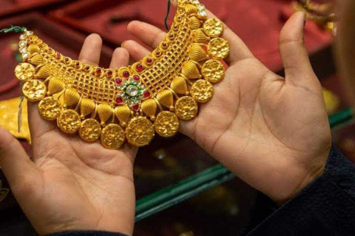Gold-Silver Rate Today in Nashik : पुण्याप्रमाणेच नाशिकमध्ये उतरले सोन्याचे दर, पाहा आजचा भाव