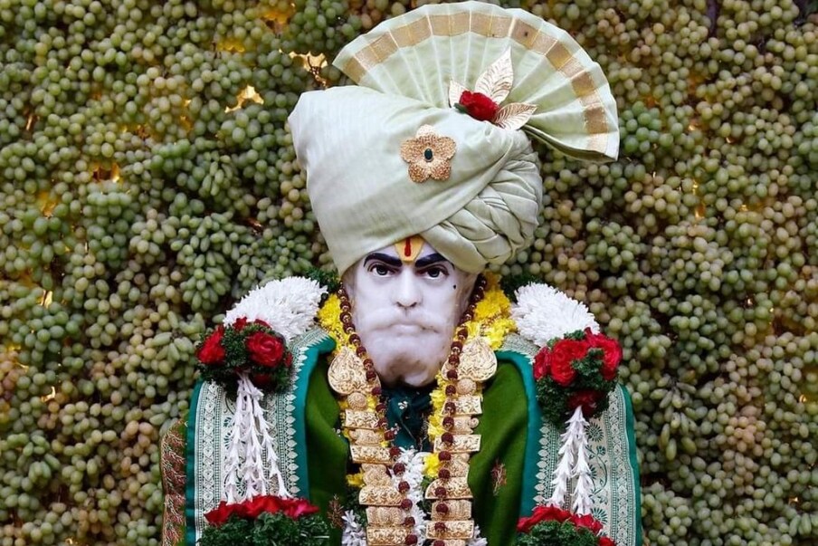 भारतातल्या प्रत्येक कानाकोपऱ्यातील भाषा महाराजांना येत होत्या व त्या भाषिक व्यक्तीबरोबर ते त्याच्याच भाषेत संवाद साधत होते.