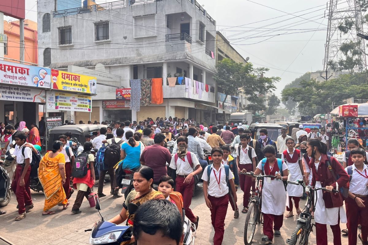 HSC Exam: कॉपी बहाद्दरांना चाप, बोर्डानं घेतला मोठा निर्णय