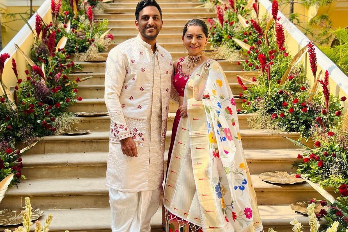 मराठी सिनेसृष्टीतील अप्सरा अशी ओळख असणारी सोनाली कुलकर्णी सतत कोणत्या ना कोणत्या कारणाने चर्चेत असते. सध्या अभिनेत्री आपल्या गुड न्यूजमुळे चर्चेत आली आहे. 