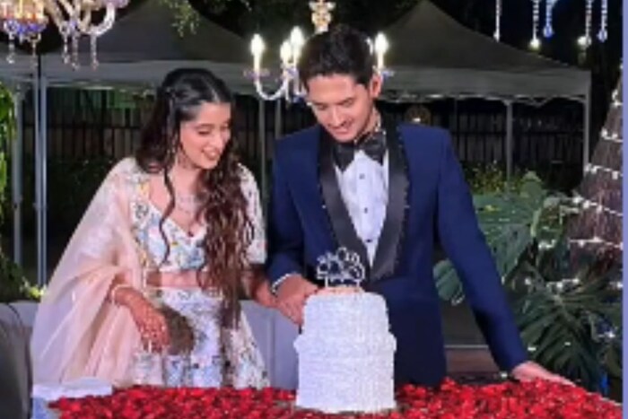  हे फोटो समोर आल्यानंतर चाहते आणि सेलिब्रेटी शाल्व आणि श्रेयावर शुभेच्छांचा वर्षाव करत आहेत. 