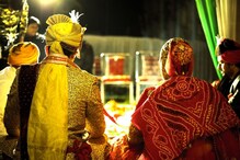 लग्नात फोटोग्राफरने टांग दिल्याने सटकली! लेकीची पाठवणी करताच बाबाचं मोठं पाऊल लग्नात फोटोग्राफरने टांग दिल्याने सटकली! लेकीची पाठवणी करताच बाबाचं मोठं पाऊल