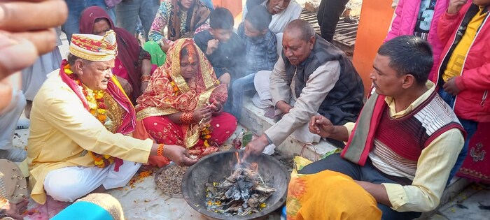 नकछेद यादव ज्यांच्या पहिल्या पत्नीचा मृत्यू झाला आहे. तिच्यापासून त्यांना 6 मुली आहेत. या सहाही जणींची लग्न झाली आहे. मुलींच्या लग्नानंतर त्यांनीही पुन्हा दुसरं लग्न केलं आहे.