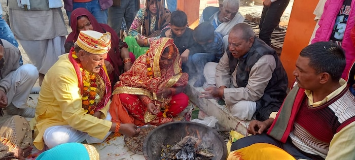 दुसऱ्यांदा लग्न करण्याबाबत कारण देताना नकछेद म्हणाले, सर्व मुली लग्न करून त्यांच्या घरी गेल्या. स्वयंपाक करायला मला जमत नव्हता. त्यामुळे मी दुसरं लग्न केलं.