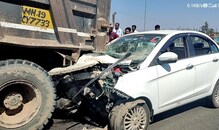 भरधाव ट्रक आणि कारची धडक, अंगावर काटा आणणाऱ्या भीषण अपघाताचे PHOTO भरधाव ट्रक आणि कारची धडक, अंगावर काटा आणणाऱ्या भीषण अपघाताचे PHOTO