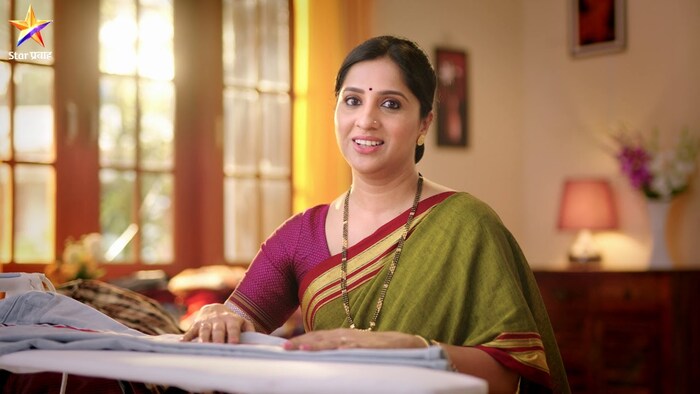 त्याचप्रमाणे सध्या टीव्हीवर 'आई कुठे काय करते' ही मालिका प्रचंड लोकप्रिय ठरत आहे. ही मालिका टीआरपीच्या शर्यतीतही नेहमीच अव्वल असते. 