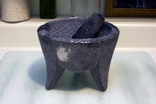 Vastu: किचनमध्ये खलबत्ता/वरवंटा कुठं ठेवावा? दिशा आणि हे वास्तु नियम लक्षात ठेवा
