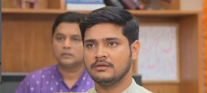  अशातच अनिरुद्ध याठिकाणी येतो आणि कार्यक्रमात विघ्न आणत गाणी वैगेरे सर्व बंद करुन या आवाजाचा आपल्याला त्रास होत असल्याचं नाटक करतो.