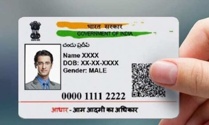 आता तुमच्या फोन नंबरवर पाठवलेला OTP टाकावा लागेल. त्यानंतर सबमिट वर क्लिक करा. यानंतर, खाली स्क्रोल करा आणि तुम्हाला ऑनलाइन आधार सेवा दिसेल. येथे दिलेल्या यादीमध्ये नाव, पत्ता, लिंग, ईमेल आयडी, मोबाईल नंबर आणि इतर अनेक गोष्टी दिसतील. आता तुम्हाला जी माहिती अपडेट करायची आहे ती सिलेक्ट करा.