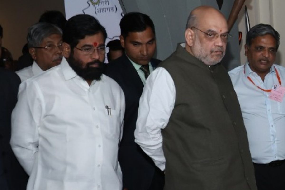 शिवजयंती एखाद्या सणासारखी साजरी व्हायला हवी. यासाठी राज्य सरकार पुरेपूर प्रयत्न करत आहे.