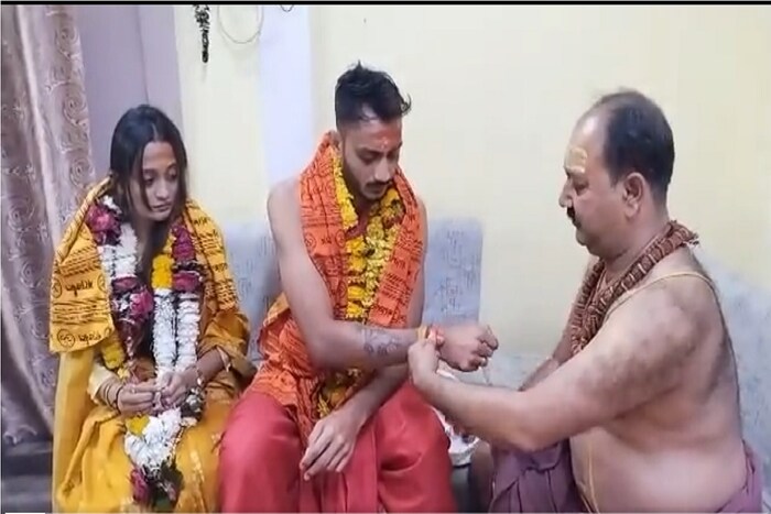 भारत विरुद्ध ऑस्ट्रेलिया यांच्यात बॉर्डर गावस्कर ट्रॉफी स्पर्धा खेळवली जात आहे. ऑस्ट्रेलिया विरुद्ध सुरु असलेल्या चार सामन्यांच्या कसोटी मालिकेत आतापर्यंत 2 सामने झाले असून या दोन्ही सामन्यात भारताने विजय मिळवला आहे. आता 1 मार्च पासून इंदोर येथे या कसोटी मालिकेतील तिसऱ्या सामन्याला सुरुवात होणार आहे. 