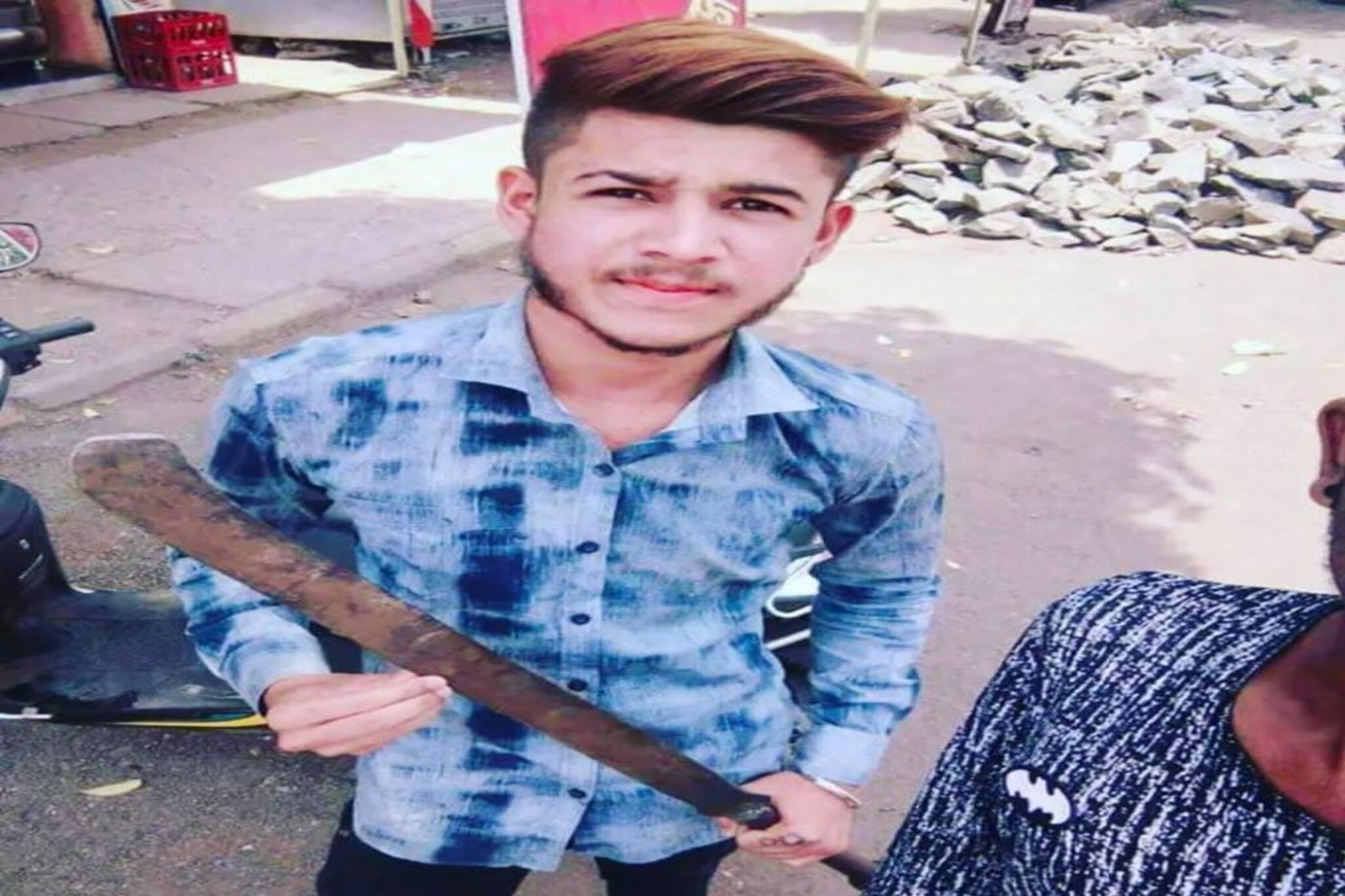 बारामतीच्या 'किंग'ला कोयत्याची पोस्ट महागात, पोलिसांची इन्सटंट ऍक्शन!