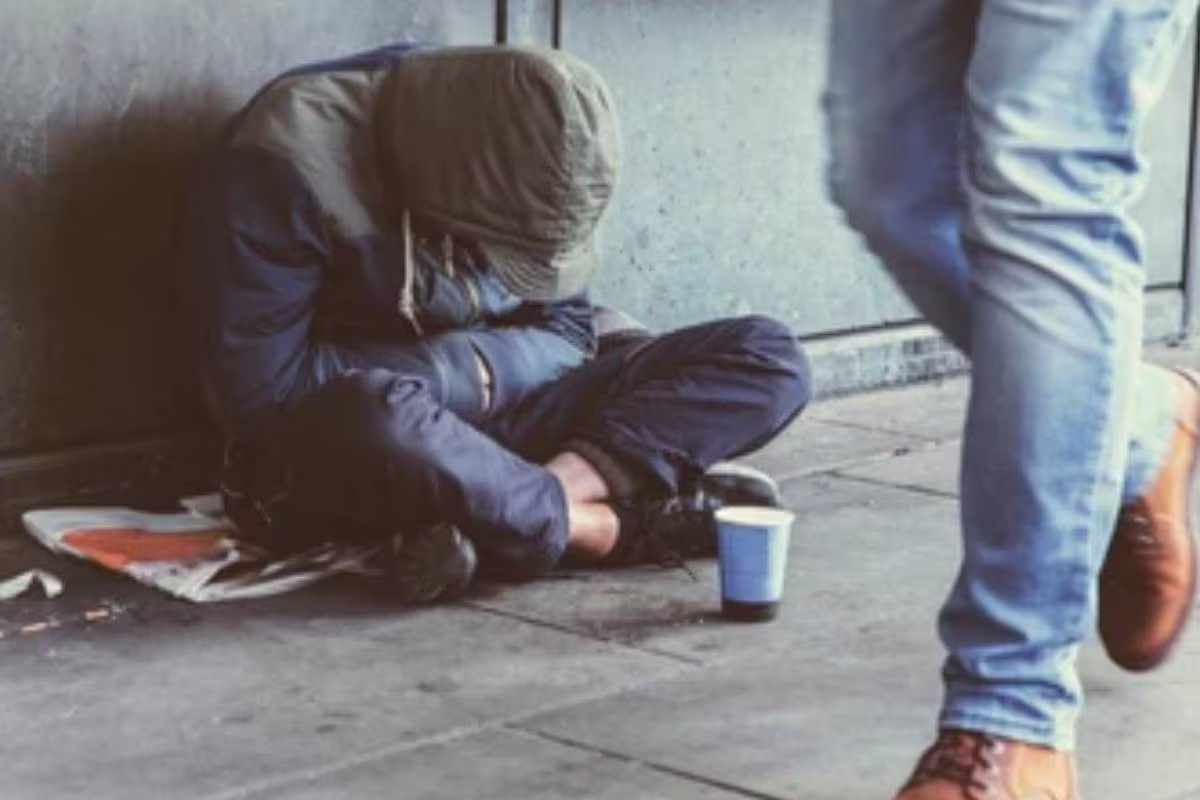 Video : भिकारी होतायेत मालामाल; रस्त्यावर भटकणं सोडा, नवी ट्रिक पाहून चाट व्हाल!