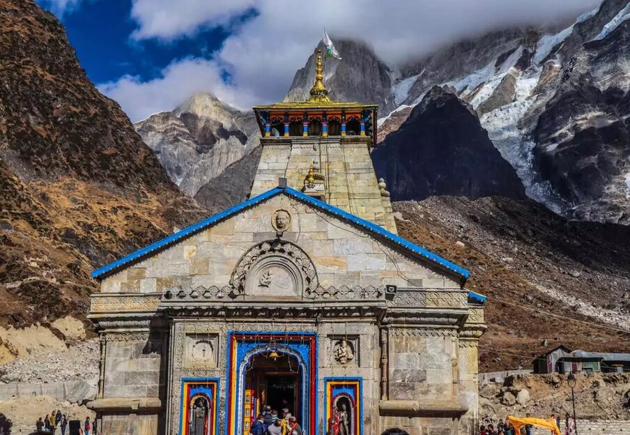 आयआरसीटीसीने दिलेल्या माहितीनुसार, आयआरसीटीसीच्या www.irctctourism.com या वेबसाइटवर जाऊन या टूर पॅकेजसाठी ऑनलाइन बुकिंग करता येईल. बुकिंग आयआरसीटीसी टुरिस्ट फॅसिलिटेशन सेंटर, झोनल ऑफिस आणि प्रादेशिक कार्यालयांद्वारे देखील केले जाऊ शकते.