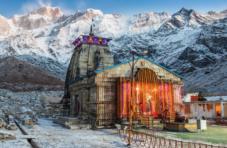 या ट्रिपमध्ये तुम्ही एकटेच प्रवास करणार असाल तर त्यासाठी तुम्हाला 69,111 रुपये खर्च करावे लागतील. तर 2 लोकांसह, प्रति व्यक्ती भाडे 52,111 रुपये आहे. याशिवाय 3 लोकांसोबत प्रवास करण्यासाठी प्रति व्यक्ती 51,111 रुपये मोजावे लागतील. 5 ते 11 वर्षे वयोगटातील मुलासाठी, बेडसह 45,111 रुपये आणि बेडशिवाय 37,511 रुपये आकारले जातात. बेडशिवाय 2 ते 11 वर्षांच्या मुलासाठी 13,511 रुपये द्यावे लागतील. 