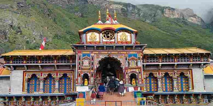  तुम्ही जर चारधाम यात्रेला जाण्याचं <a href="https://lokmat.news18.com/photogallery/money/irctc-udaipur-tour-package-cheap-tour-package-marathi-mhmv-831041.html">प्लॅनिंग</a> करत असाल तर तुमच्यासाठी ही बातमी अत्यंत महत्त्वाची आहे. चारधाममधील स्थिती सध्या बिकट होत चालली आहे.