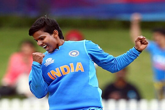 IND VS WI : दीप्ती शर्माने गाठला १०० विकेट्सचा पल्ला; अवघ्या २५ व्या वर्षी केली कमाल 