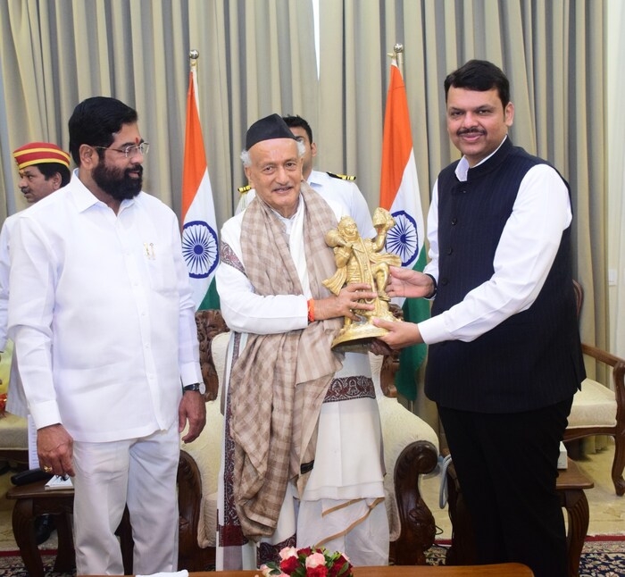 यावेळी राज्यपालांचे प्रधान सचिव संतोष कुमार, राकेश नैथानी, सहसचिव श्वेता सिंघल व प्राची जांभेकर तसेच इतर कर्मचाऱ्यांनी आपल्या भाषणातून राज्यपालांच्या कार्याचा गौरव केला.
