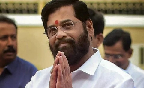 मुख्यमंत्री शिंदे एमपीएससी विद्यार्थ्यांच्या प्रश्नावर बोलत असताना लोकसेवा आयोग बोलण्याच्या ऐवजी निवडणूक आयोगावर घसरले.
