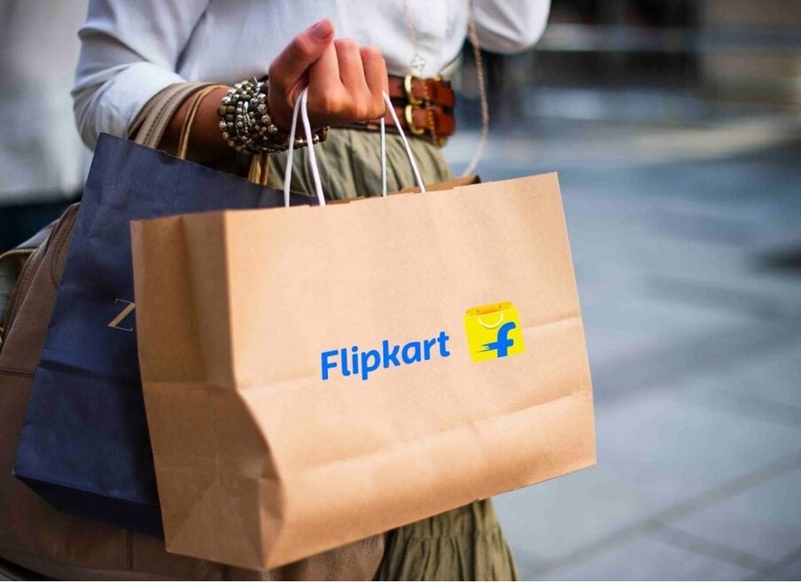 या कार्डद्वारे Flipkart आणि Myntra वर केलेल्या खरेदीसाठी 5 टक्के अनलिमिटेड कॅशबॅक मिळते. तसेच Cleartrip, PVR, Uber, Swiggy, Cure.Fit आणि Tata Sky वर खर्च करण्यावर 4% कॅशबॅक उपलब्ध आहे.