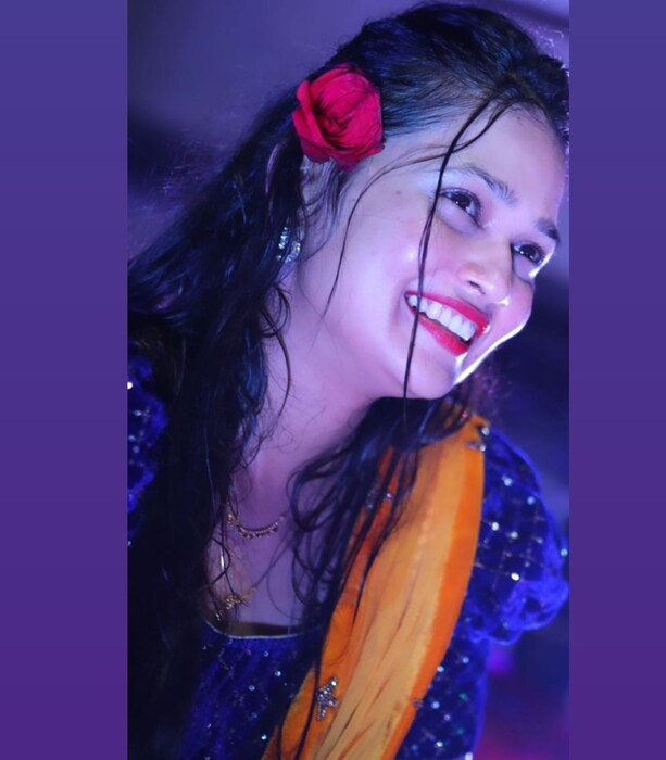  सोशल मीडियावर व्हायरल झालेल्या एका व्हिडीओनं गौतमी पाटील हे नावं चर्चेत आलं.