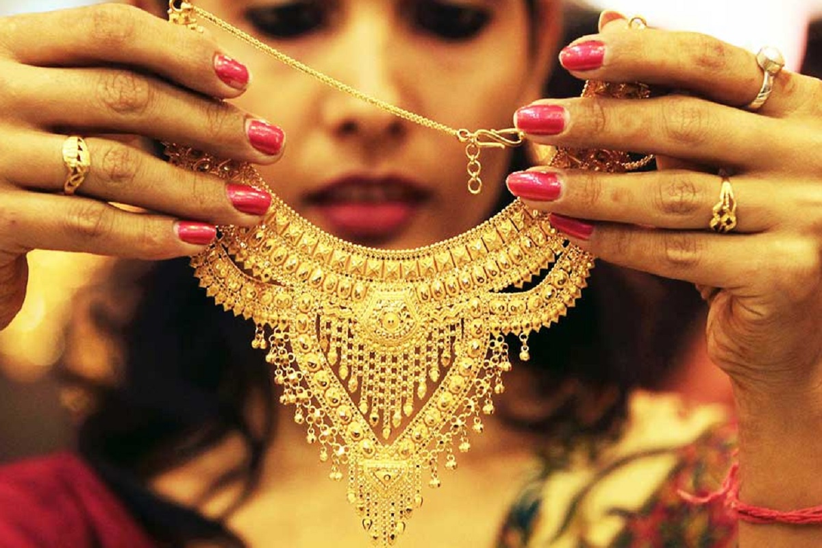 Gold-Silver Rate Today in Nashik : सोने-चांदीच्या दरात घसरण, पाहा नाशिकमधील आजचा दर