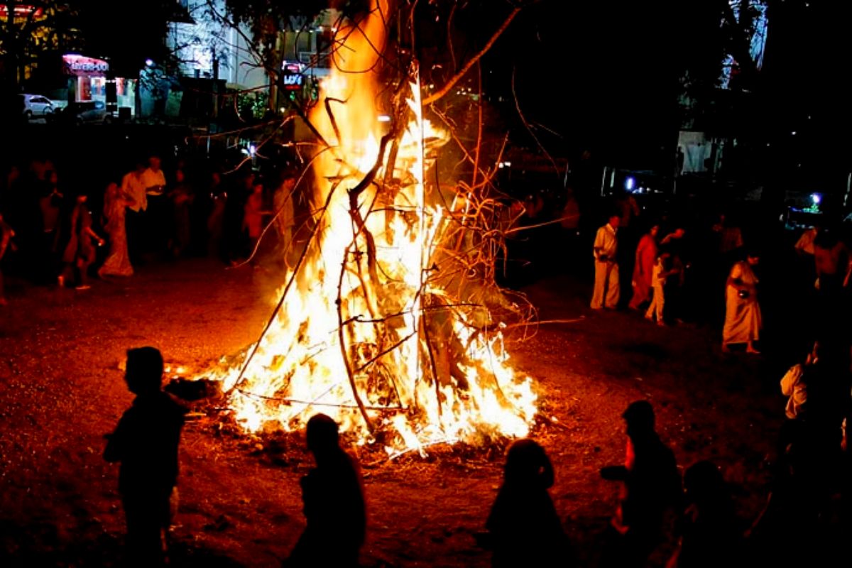 होळी दहनासाठी शुभ मुहूर्त