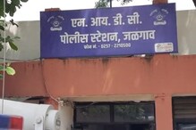कर्जामुळे दुकान बंद झाले, नैराश्य आल्याने उचललं भयानक पाऊल, जळगावात खळबळ कर्जामुळे दुकान बंद झाले, नैराश्य आल्याने उचललं भयानक पाऊल, जळगावात खळबळ