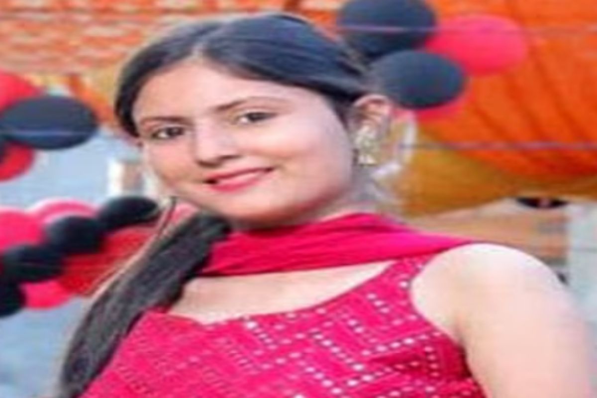 म्हणे त्याच्याशीच लग्न करेन, घरच्यांनी समजावले, ऐकलं नाही तर बापानं विषयच संपवला!