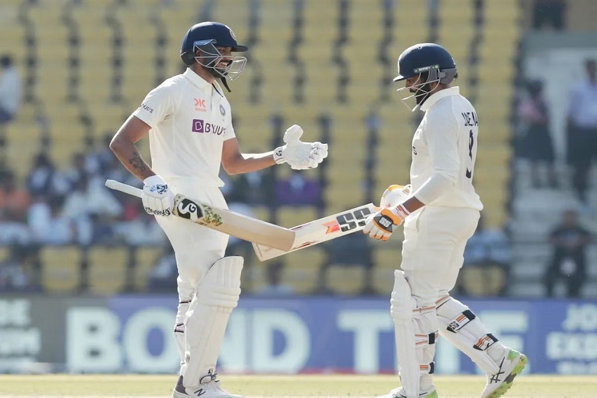 बॉर्डर गावस्कर ट्रॉफीच्या पहिल्या सामन्याचा आज तिसरा दिवस असून यात फलंदाजी करताना भारताचा डाव 400 धावांवर आटोपला आहे.