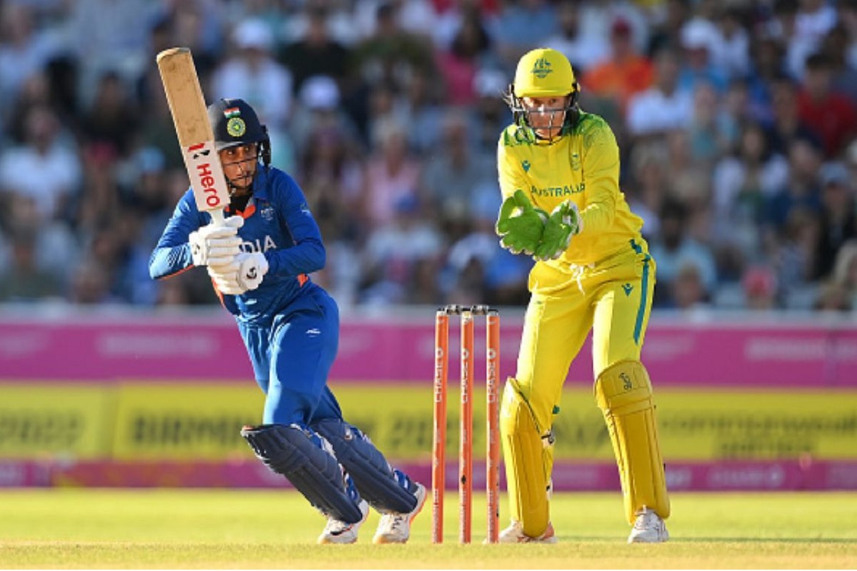 दक्षिण आफ्रिकेत सुरु असलेल्या आयसीसी महिला टी 20 वर्ल्ड कपमध्ये आज सेमीफायनाचा पहिला सामना खेळवला जात आहे.