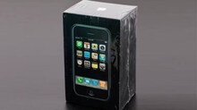OMG! 50 हजाराच्या iPhoneची 52 लाखांना विक्री, असं काय आहे खास?