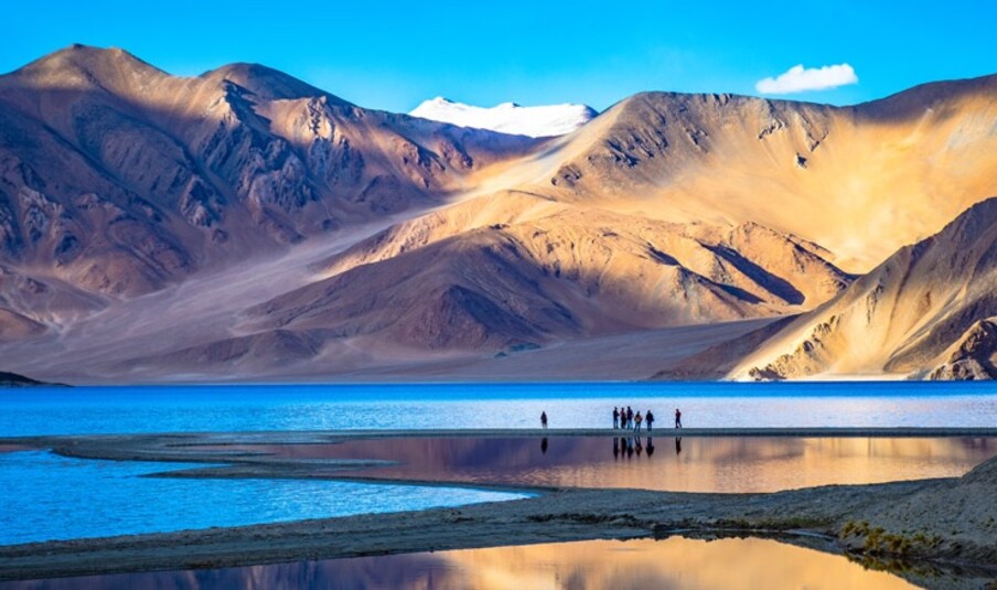 या पॅकेजमध्ये तुम्हाला लेह, Sham Valley, Leh, Nubra,Turtuk, Pangong अशा अनेक अद्भुत ठिकाणांना भेट देता येईल.