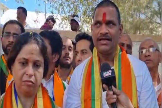 
चिंचवड विधानसभा पोटनिवडणुकीला नाट्यमय वळण मिळाले आहे. अश्विनी जगताप यांनी अर्ज भरला आहे पण...