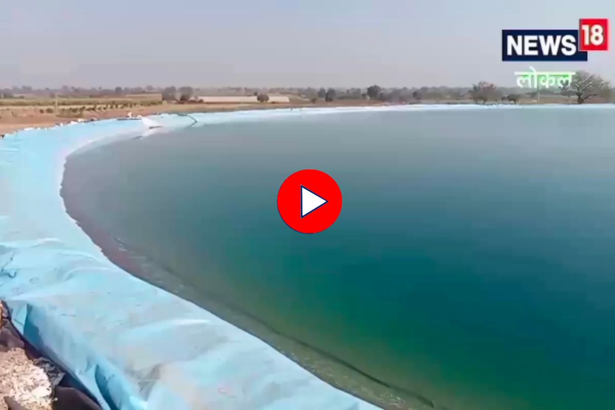 शेतकऱ्याचा नादच खुळा! दुष्काळी परस्थितीवर मात करण्यासाठी 2 एकरात बनवले शेततळे, Video