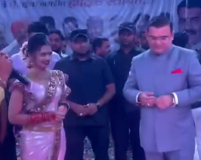 गौतमी पाटील ही मूळची धुळ्याची आहे. धुळे जिल्ह्यात शिंदखेडा तालुक्यात तिचं गाव आहे. तिच्या नृत्य शैलीमुळे वाद निर्माण झाला होता. यानंतर माफी मागूनही तिला ट्रोल केलं जात असल्यानं नाराजी व्यक्त करताना गौतमीने म्हटलं होतं की, मी सुधारले आहे. आता मला ट्रोल करू नका.