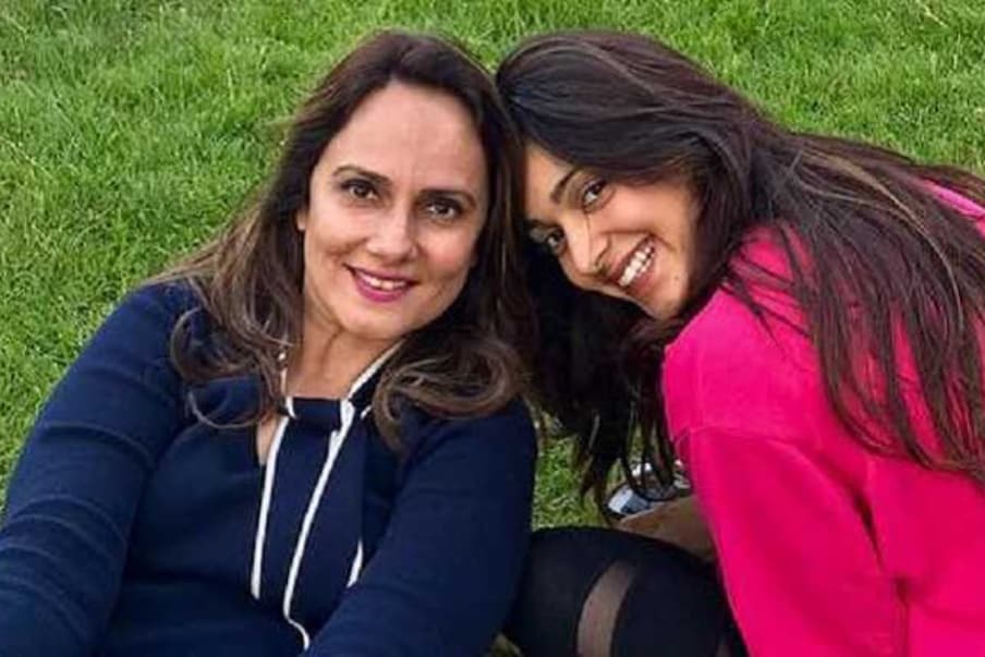 कियारा अडवाणी ही सिंधी कुटुंबातील आहे. तिचे वडील प्रसिद्ध उद्योगपती आहेत. पण फार कमी लोकांना माहित असेल की कियाराची आई जेनेव्हिव्ह ही शिक्षिका आहे. तेसच तिचा संबंध मुस्लिम कुटुंबाशी देखील आहे.