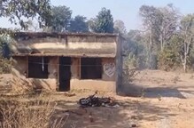 महाराष्ट्र-छत्तीसगढ सीमेवर नक्षलवाद्यांचा हल्ला; 2 जवान शहीद, एक जखमी महाराष्ट्र-छत्तीसगढ सीमेवर नक्षलवाद्यांचा हल्ला; 2 जवान शहीद, एक जखमी