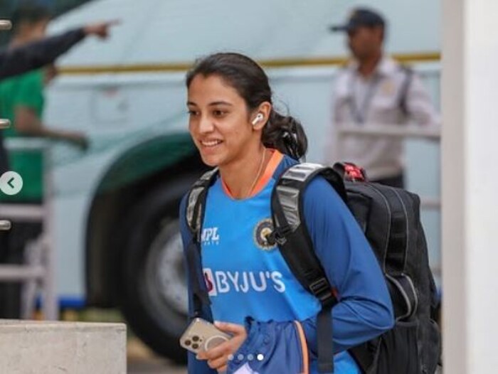 स्मृती मानधना सध्या महिला टी२० वर्ल्ड कपसाठी दक्षिण आफ्रिकेत आहे. दुखापतीमुळे ती पाकिस्तानविरुद्धच्या सामन्यात खेळू शकली नव्हती. पण लिलावावेळी तिची नजर टीव्हीकडे होती.
