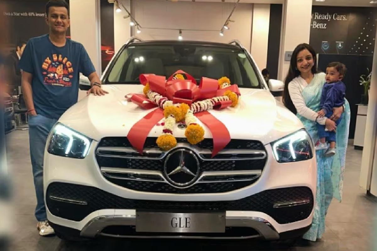 MBA चहावाल्याने घेतली महागडी गाडी, फीचर्स पाहून तुम्हीही कारच्या प्रेमात पडाल