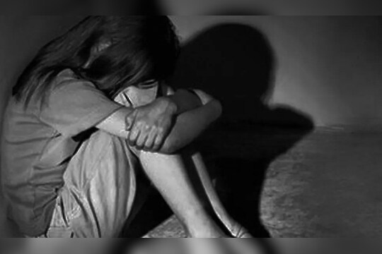 Principal Sexually Assaulting Student : 65 वर्षीय नराधम मुख्याध्यापकाने 14 वर्षीय मुलीवर केले वारंवार अत्याचार, मुंबईतली संतापजनक घटना